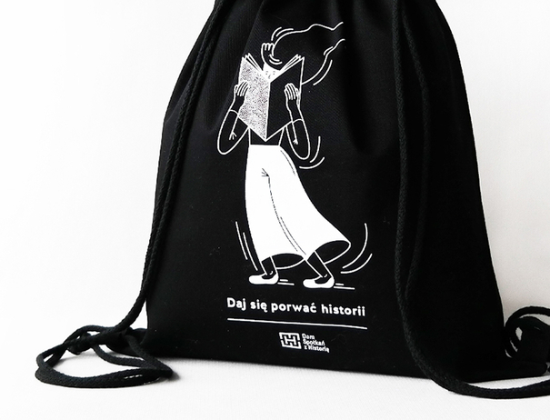 Dom Spotkań z Historią bag on the back