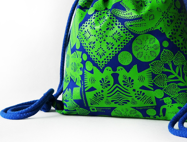 Hugonówka bag on the back